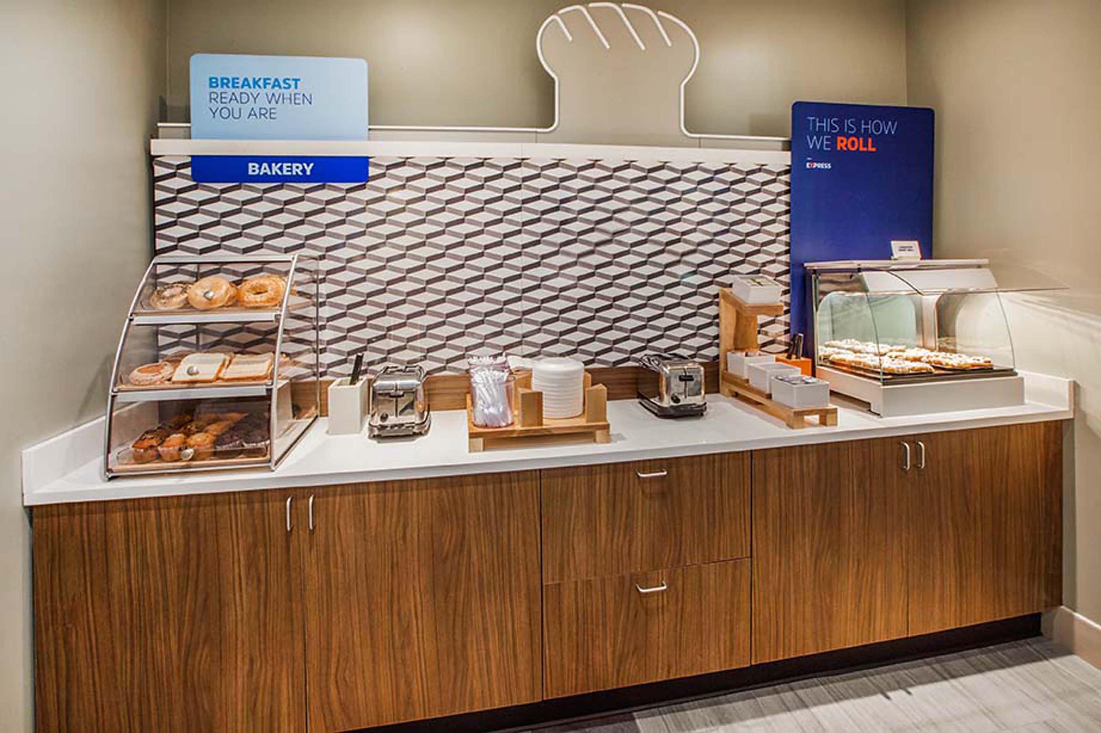 Holiday Inn Express Hotel & Suites Albuquerque Midtown By Ihg Ngoại thất bức ảnh